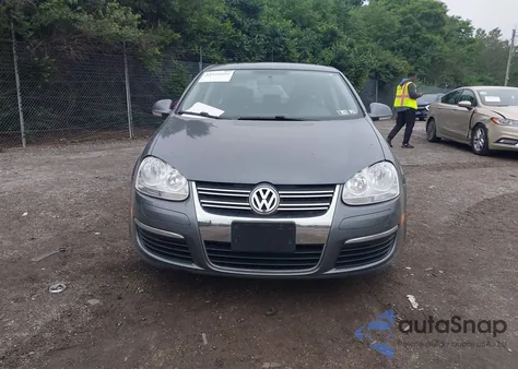 2010 Volkswagen Jetta Limited Edition z USA, uszkodzony, nr VIN 3VWRZ7AJ7AM155458